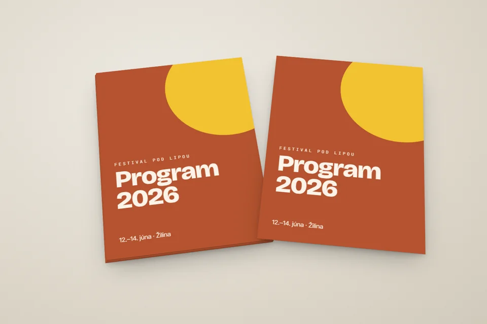 Stoh brožúr s programom festivalu